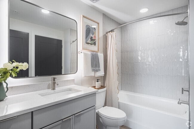 2BR, 2BA - 1,038SF - Second Bathroom