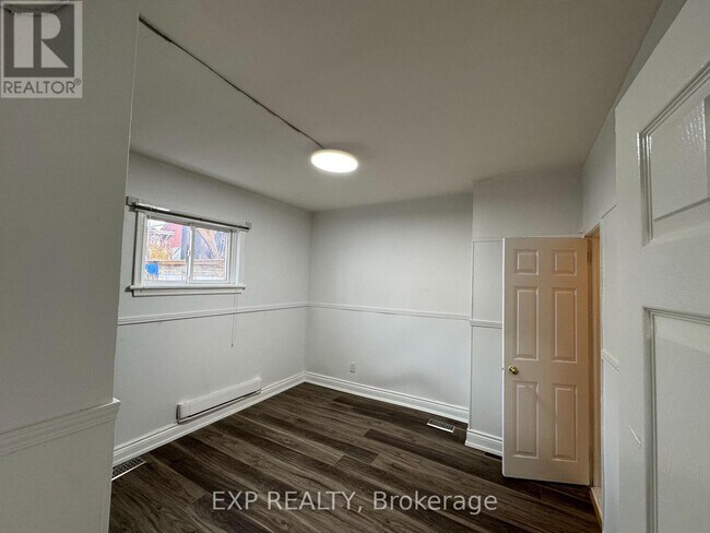 Photo - 17 Loyer St