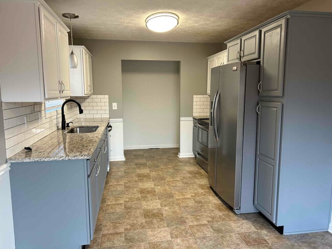 Photo - 504 Elleigh Way