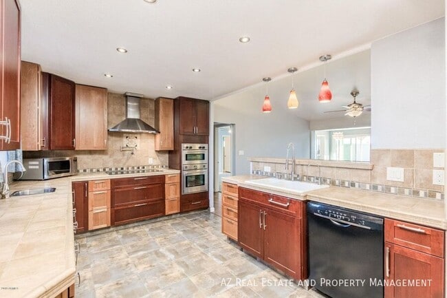 Photo - 2019 N 66th St