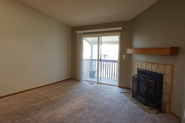 Photo - Super Cute, Move-in Ready, Spacious, 2nd F... Unit G