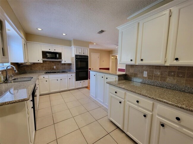 Photo - 2419 Stonecrest Dr