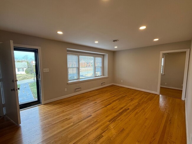 Photo - Three Bedroom Two Bath Home in Ridgeview/Parham & Ridge Area. Available in August!