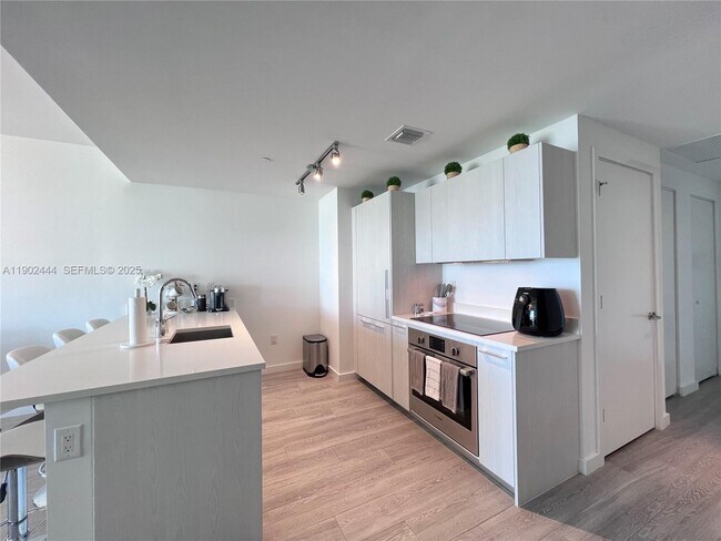 Photo - 501 NE 31st St Unidad 2810