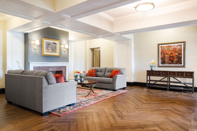 Belmont Street Apartments, 550