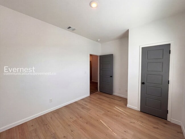 Building Photo - 705 Freedom Cir