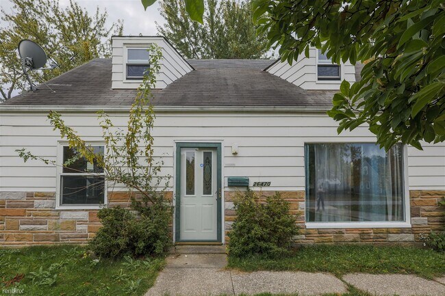 4 br, 1 bath House - 26470 Drakefield Avenue - 4 br, 1 bath House - 26470 Drakefield Avenue