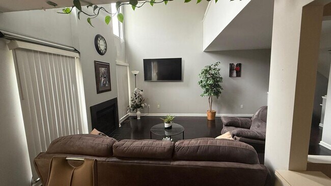 Photo - 735 Hamilton Ct