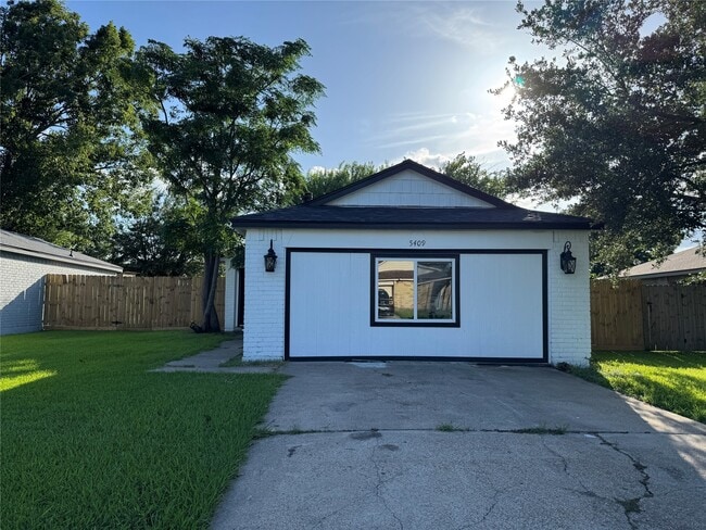 Building Photo - 5409 Deborah Ln