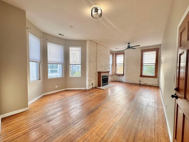 Photo - 851 N Ashland Ave Unit 3