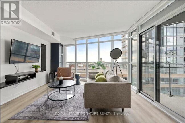 Photo - 21 Iceboat Terr Unité 1209