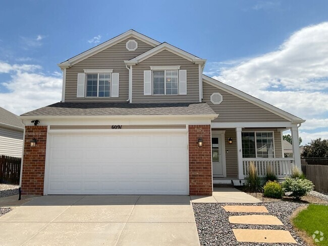 Building Photo - 4 Bedroom Home Available Near N Powers Bl ...