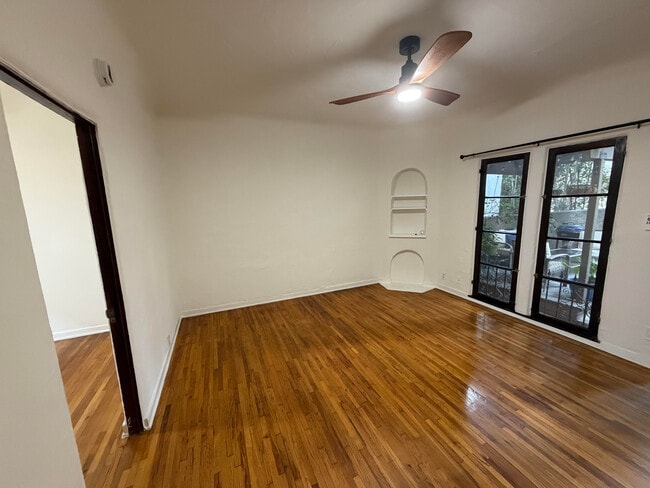 Photo - 632 N Sycamore Ave