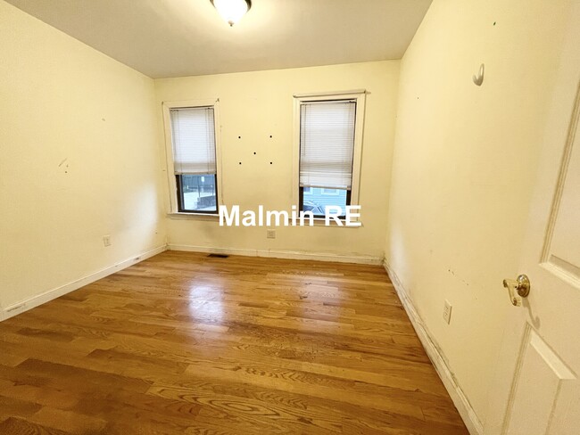 Building Photo - 1568 Tremont St Unit 1 Rental