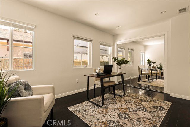 Photo - 15233 Camarillo St