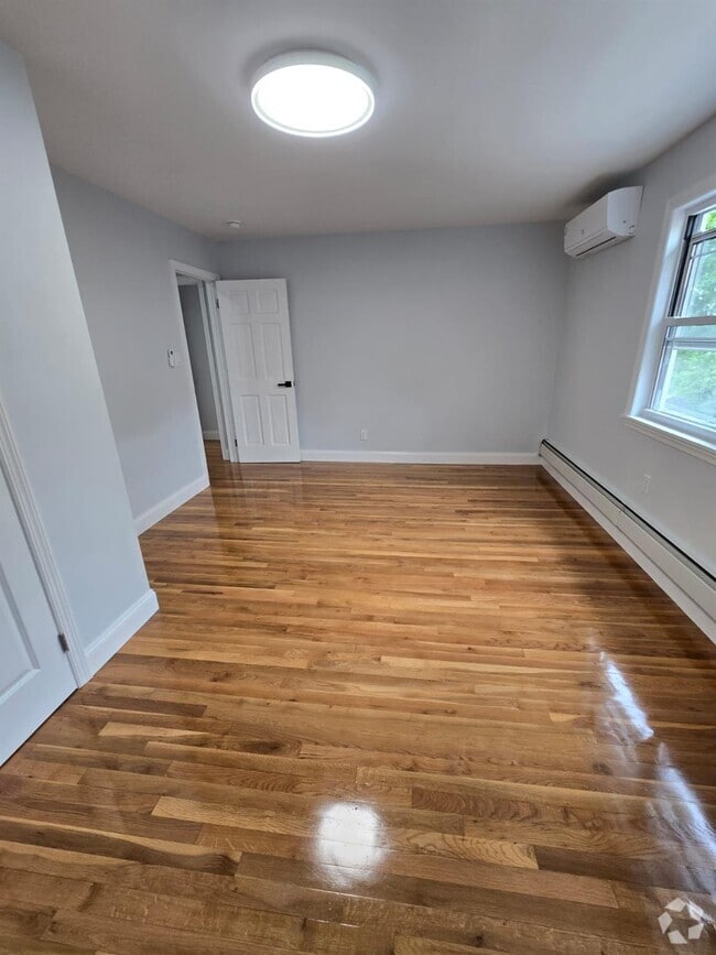 Building Photo - 251-25 Thornhill Ave Unit 2/floor Rental