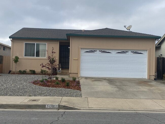 Building Photo - 763 Bronte Ave