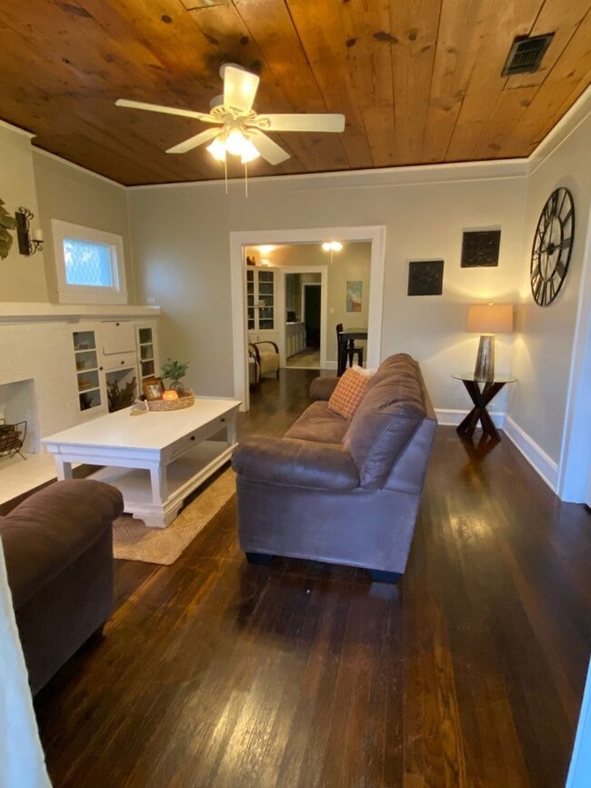 Photo - Awesome Farmhouse Home