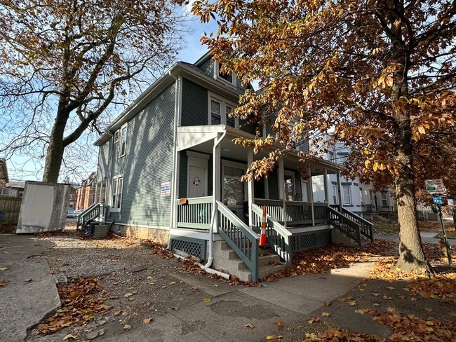 Building Photo - Highland 1557-1559 1557HSLLC Unit 1559