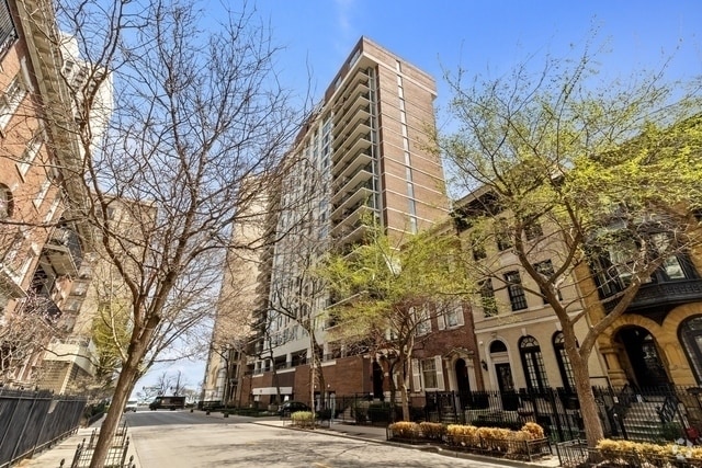Building Photo - 71 E Division St Rental