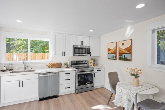 Photo - 9545 Wallingford Ave N
