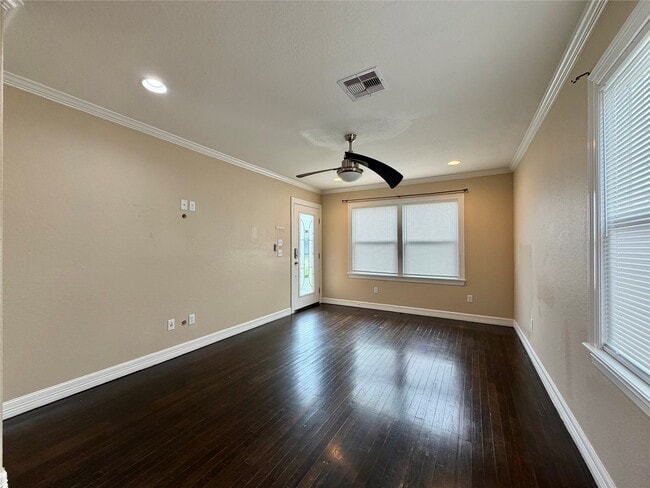 Photo - 1932 N Avenue H