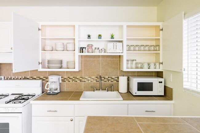 Photo - Capri Apartments