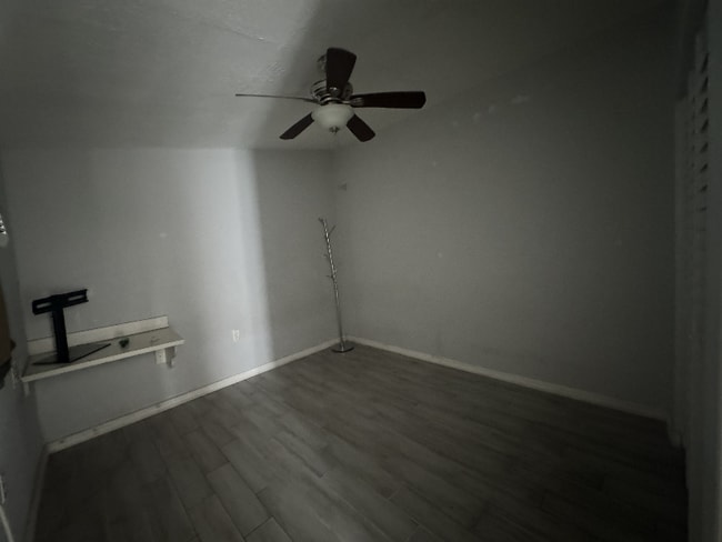 Photo - 258 E 12th St Unidad FRONT RT