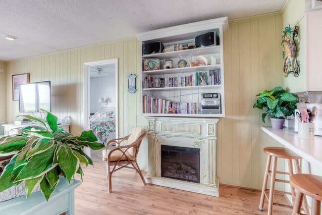 Photo - VINTAGE BEACHFRONT COTTAGE PERFECT FOR COZY WINTER GETAWAY