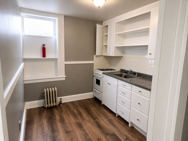 65 Pleasant St Unit 4