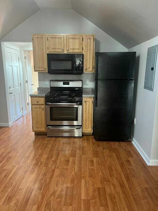 35 Edgewood St Unit 3 - Edgewood