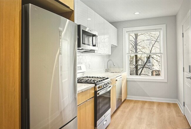 Photo - 7385 N Damen Ave Rental