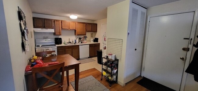 Photo - 239 Kelton St Unidad 24