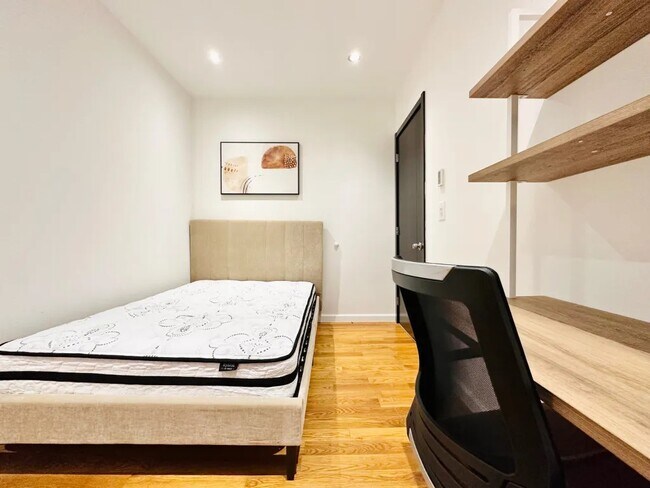 Photo - Furnished room/NOT APARTMENT Unit 6A