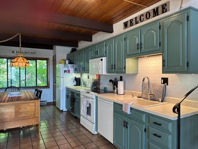 Photo - 44 Linderhof Golf Course Rd Unidad D8