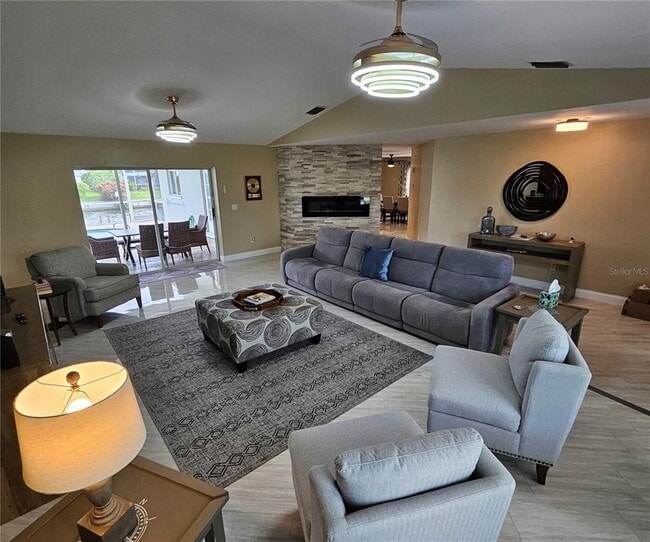 Photo - 136 SE 5th St
