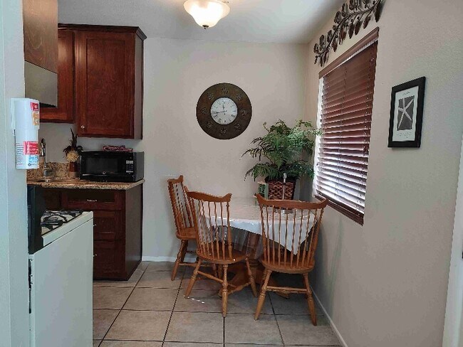 Photo - 530 Murphy St