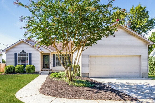 Building Photo - 494 Forest Ridge Dr