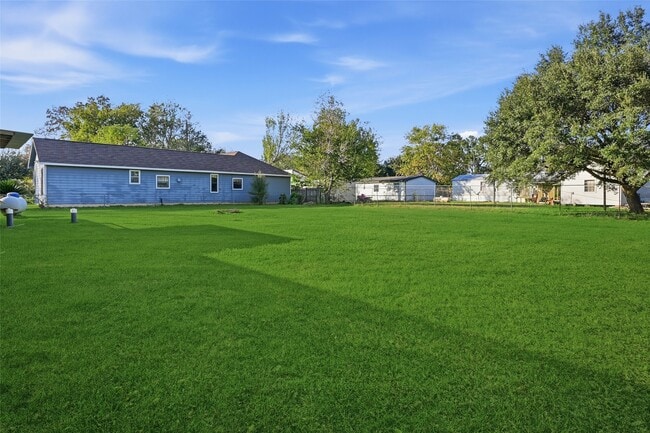 Photo - 22106 Maplewood Dr