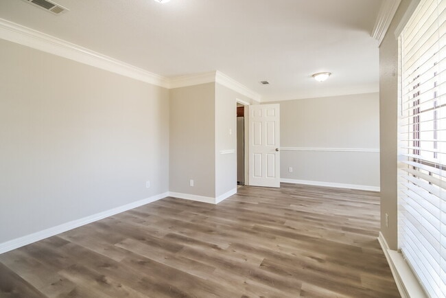 Photo - 1235 Park Ln