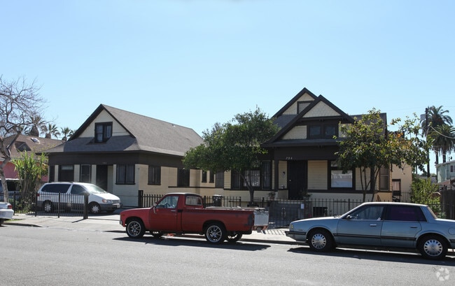 Primary Photo - 734-742 25th St