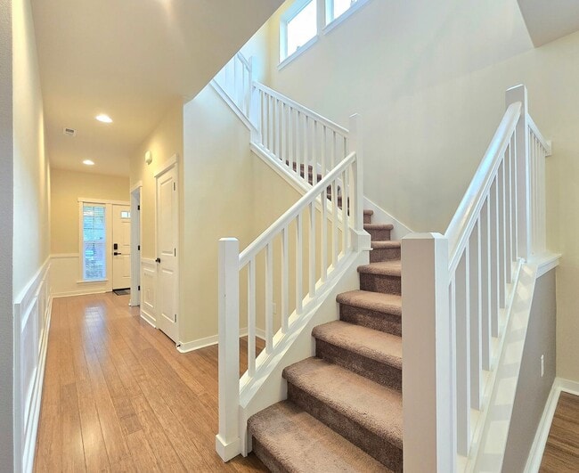 Photo - Bright & Spacious 4-Bedroom Home for Rent ...