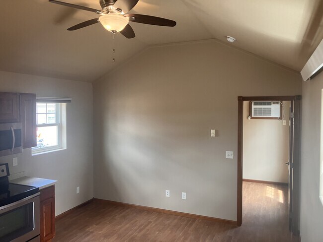 Photo - 111 E Cottonwood Dr