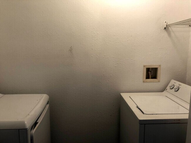 Photo - Room For Rent Unidad 146 Varsity Rm A