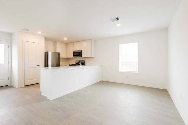 Photo - 303 Bush Mdw Ln