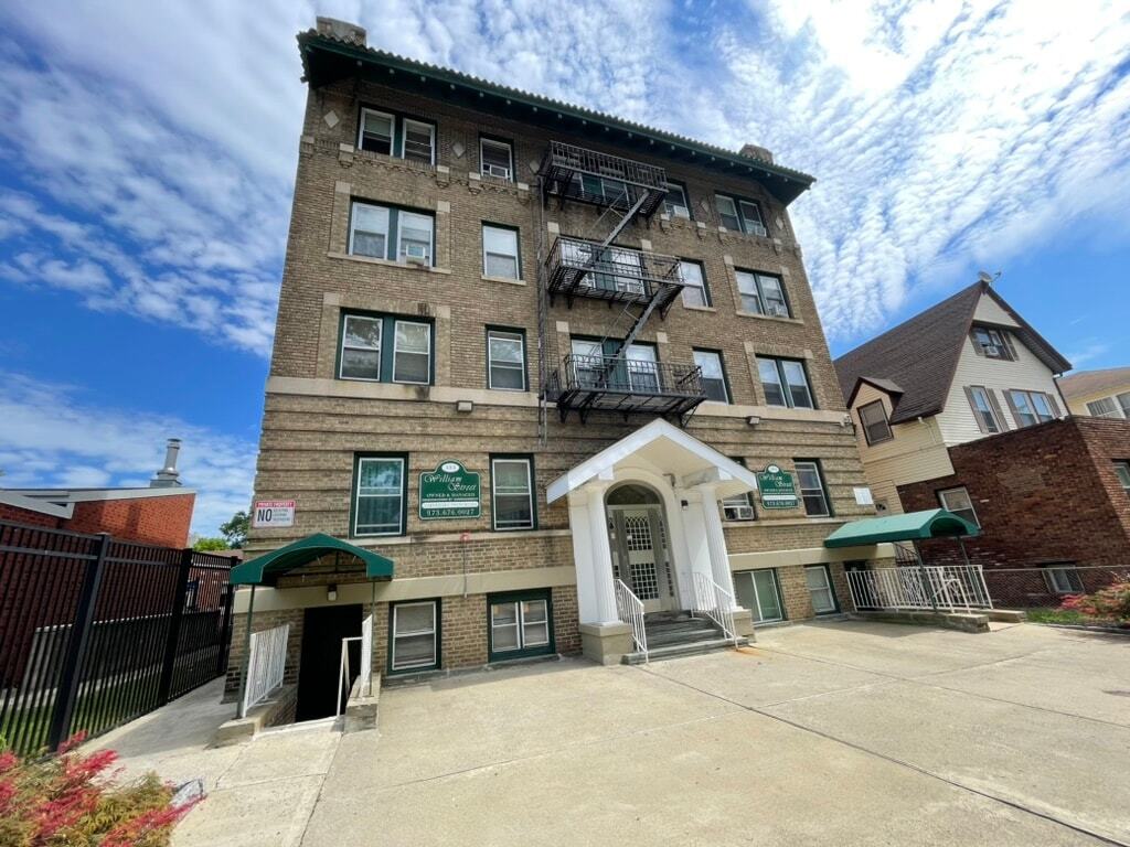 Photo - 484 William St