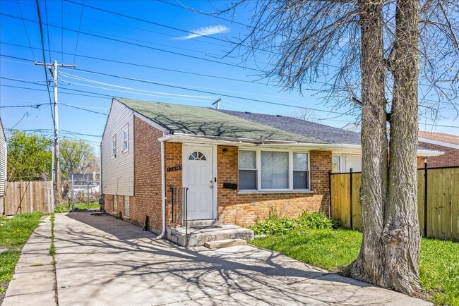 Building Photo - 13313 S Eberhart Ave