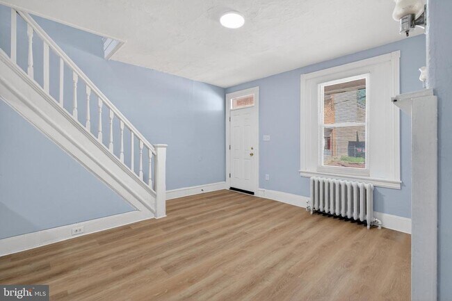 Photo - 136 Farson St