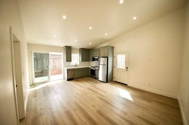 Photo - New Willow Glen Dream Back Cottage