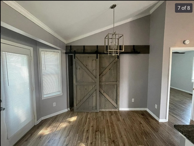 Photo - 922 Hibbs Rd